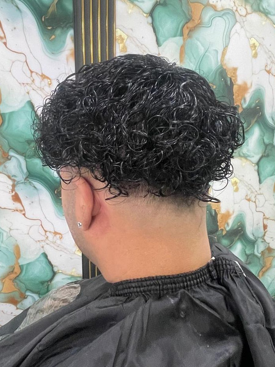 Después: prótesis de cabello rizado, colocada